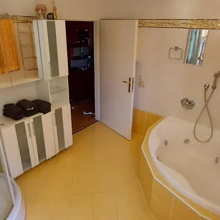 Appartamento Quiet Close To Town *