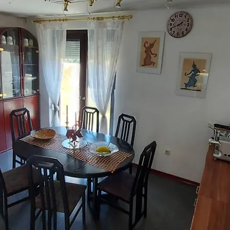 Quiet Close To Town Apartment Villach
