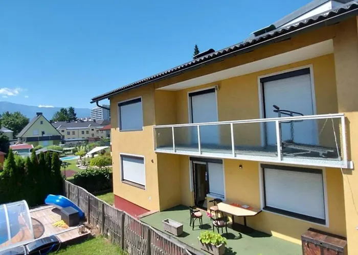 Quiet Close To Town فيلاخ