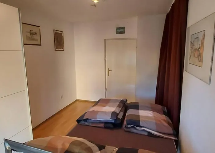 Quiet Close To Town فيلاخ