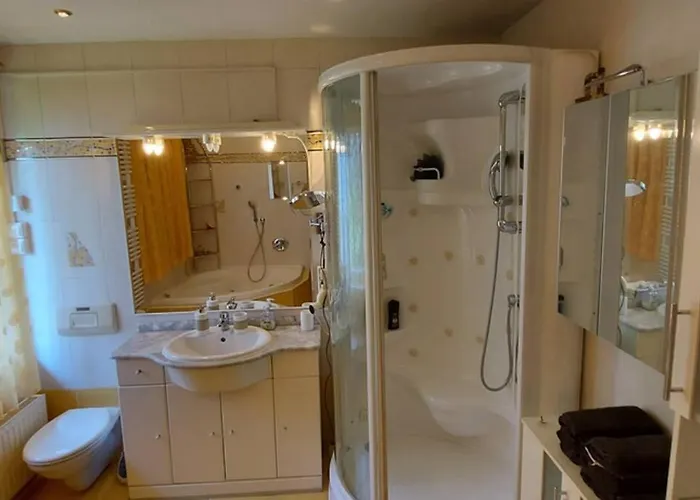 Quiet Close To Town * فيلاخ