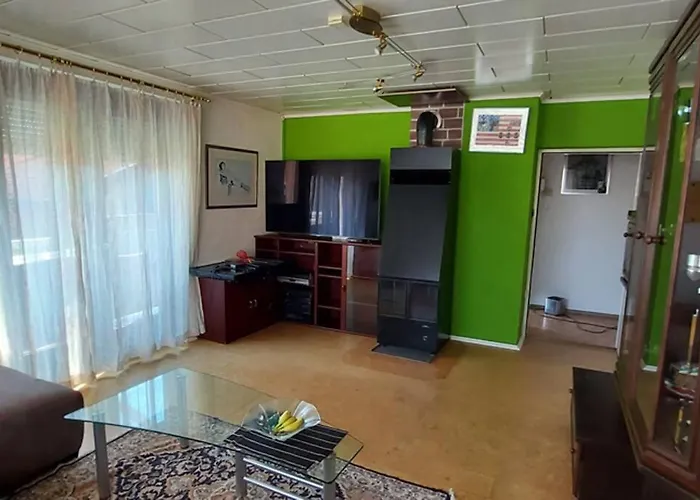 Quiet Close To Town فيلاخ